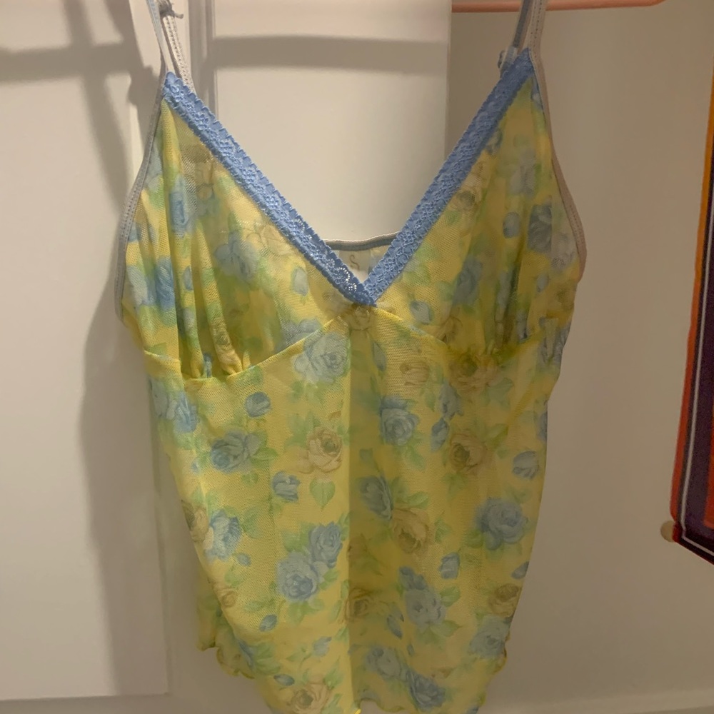 Vintage flower top with lace